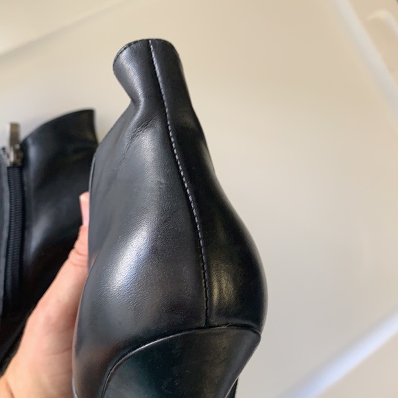 ENZO ANGIOLINI size 5M black leather high heel ankle bootie - light wear - Picture 6 of 8